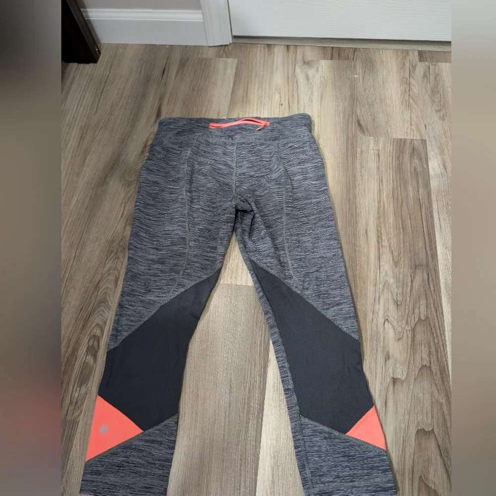 Lululemon, Women's 8, Pace Rival Crop, Black Slate - Grapefruit, Legging Running